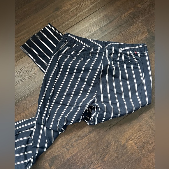 Tommy Hilfiger striped pants - Picture 2 of 5